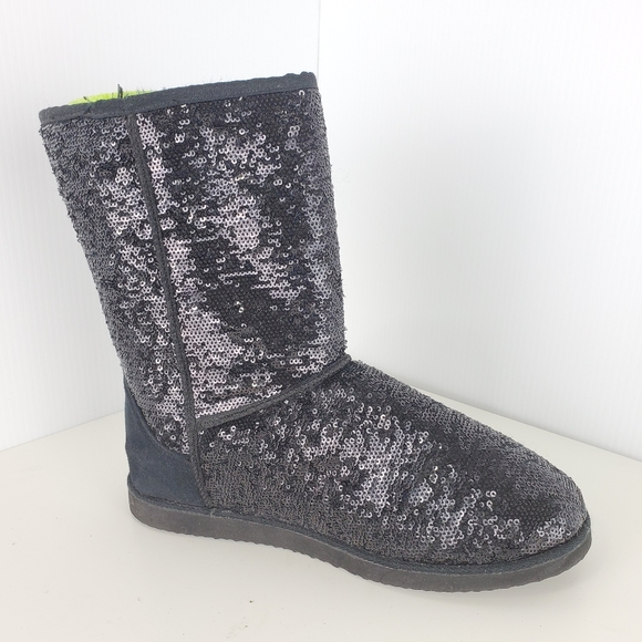 Old Navy Shoes - Old Navy boot size 10 black ankle boot